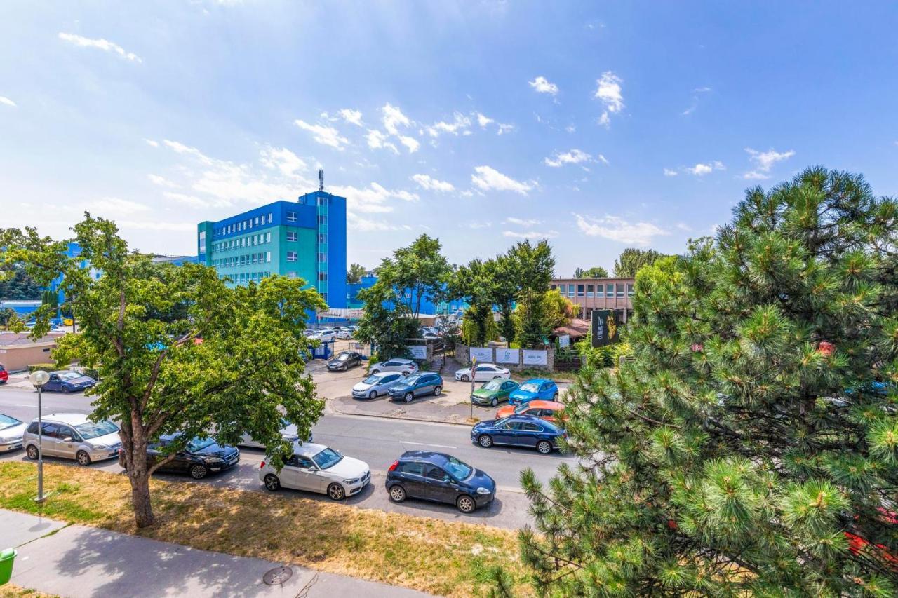 Apartment 20 Minutes From City Center W Netflix, Coffee Or Tea & Parking Bratislava Exterior photo